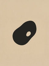 Form I – abstrakt organisk plakat i sort, hvid og beige