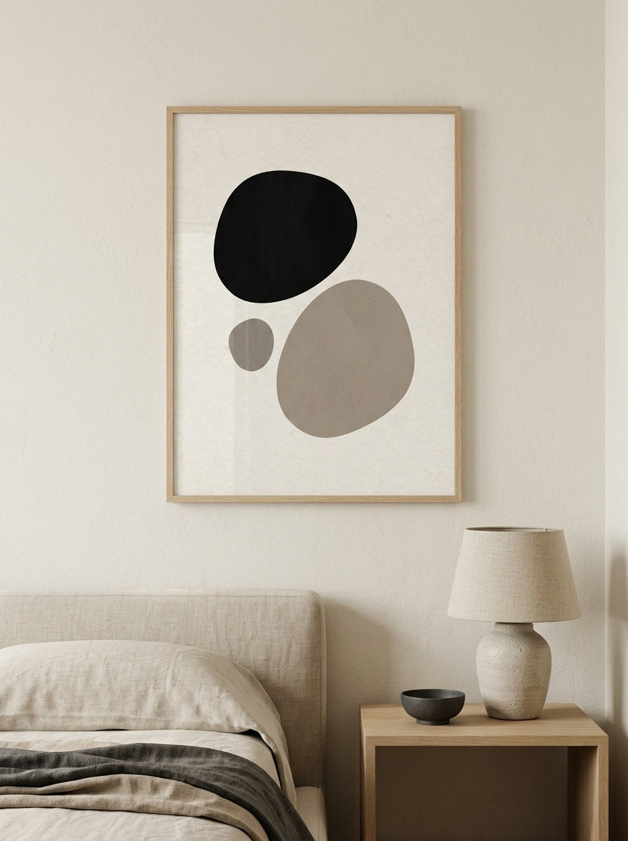 Balance II Plakat i ramme i et skandinavisk soveværelse