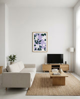 plakat mockup for hvide-blomster-pa-lilla-plakat