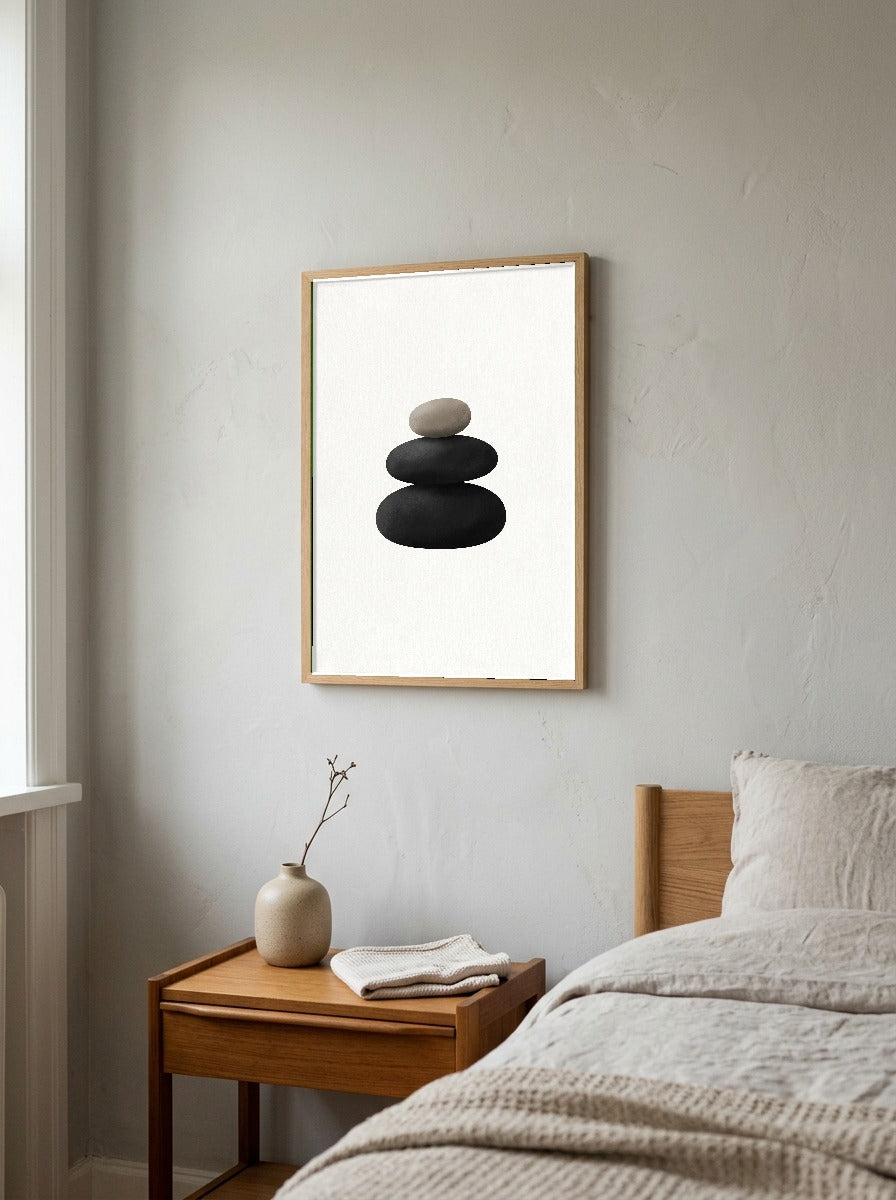 Balance II Plakat i ramme på væg i soveværelse